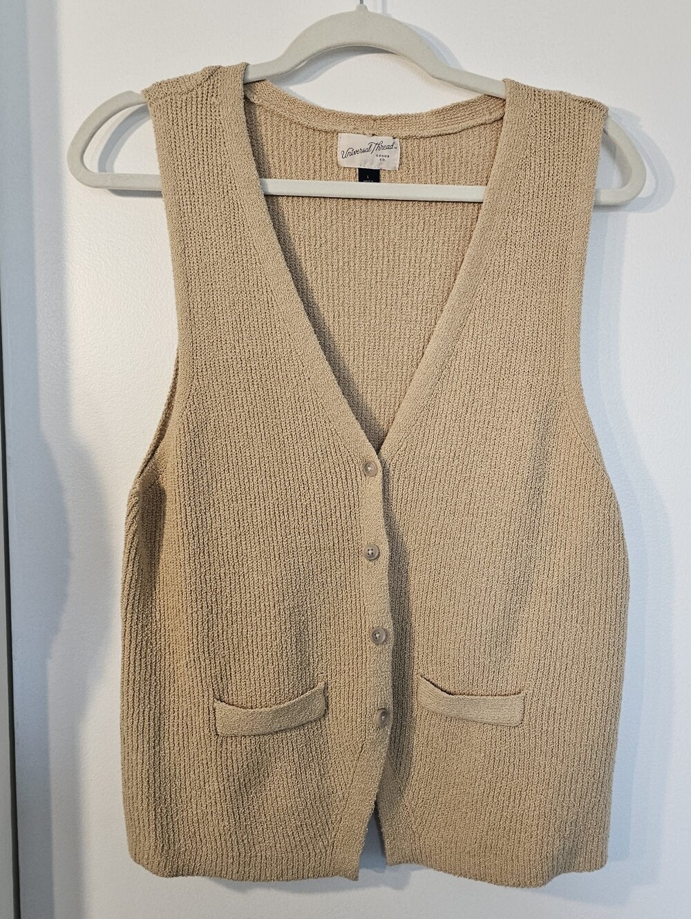Universal Thread Goods Co. Beige Vest – Size Large – Cozy & Versatile